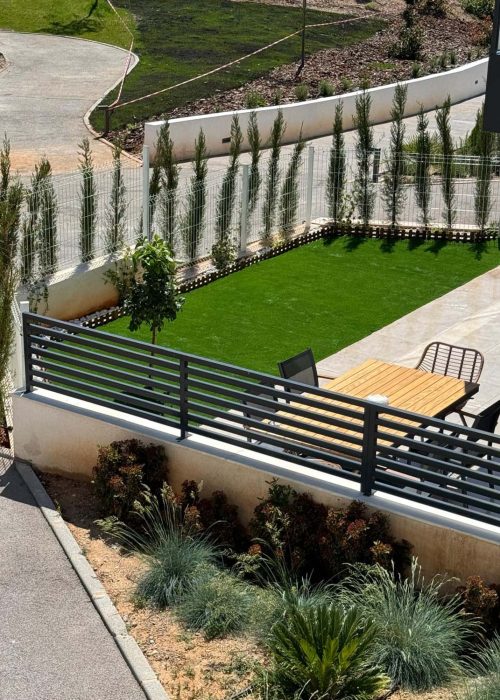 Diseño de jardines Churriana con mesa y sillas